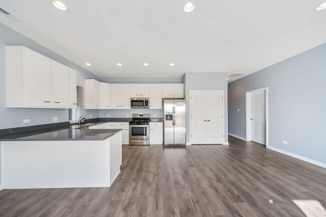 Building Photo - 3644 N Harlem Ave