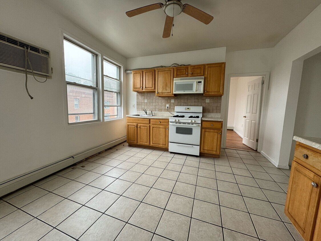 6 Rutgers Ave 5 - 8 Rutgers Ave