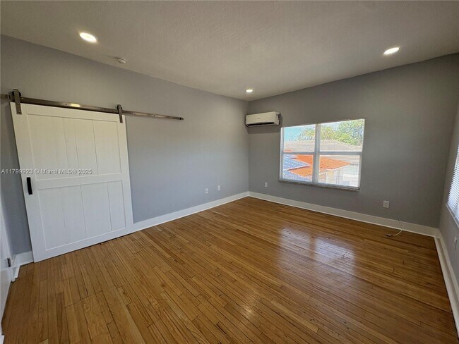 Foto del edificio - 3237 SW 4th St