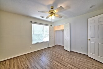 Building Photo - 15810 Hollow Rock Dr