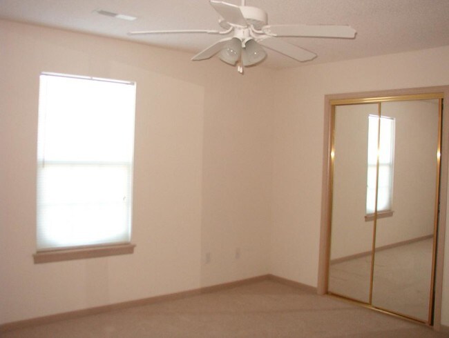 Building Photo - 1287 NW Phelps Drive