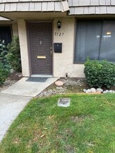 Building Photo - 3127 Vía Grande