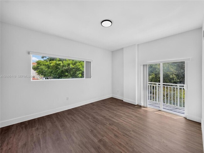 Building Photo - 1021 NW 1st St