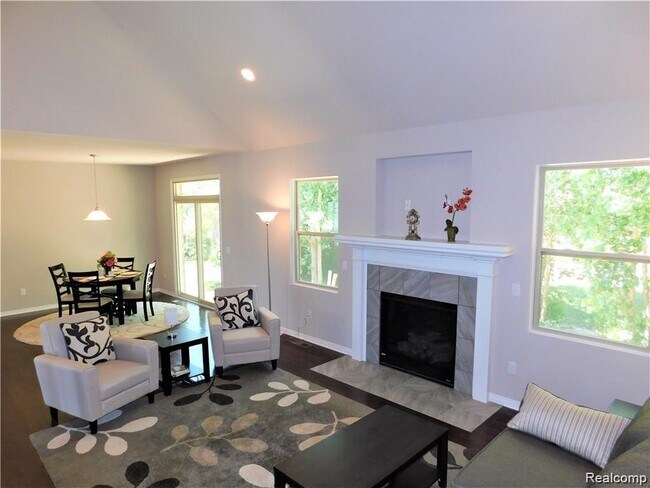 Building Photo - 20955 Oak Ridge Dr