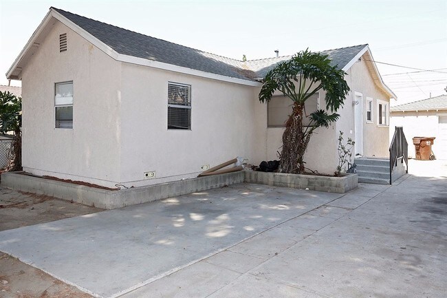 Building Photo - 941 W 133rd St