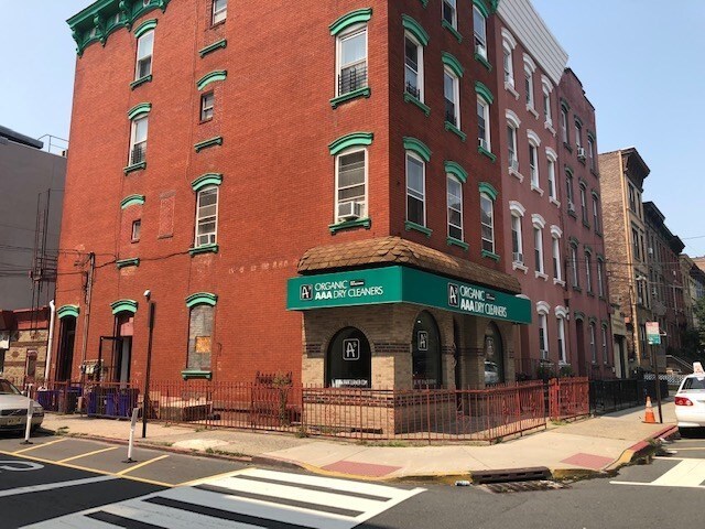 Primary Photo - 900 Park Ave
