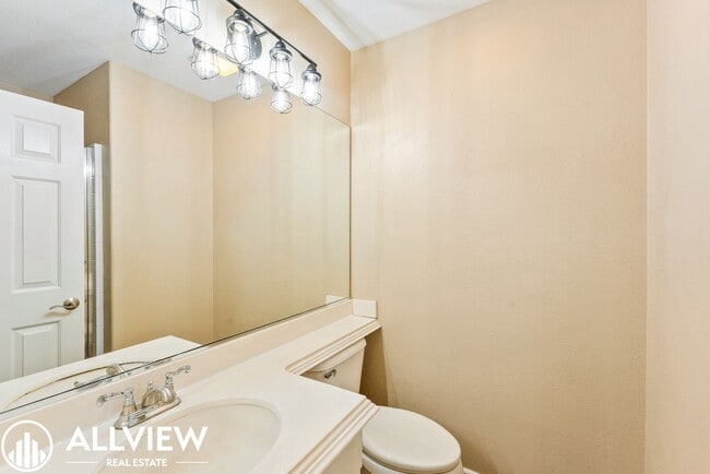 Building Photo - 4 Bed, 3.5 Bath Home Available Now in the ...