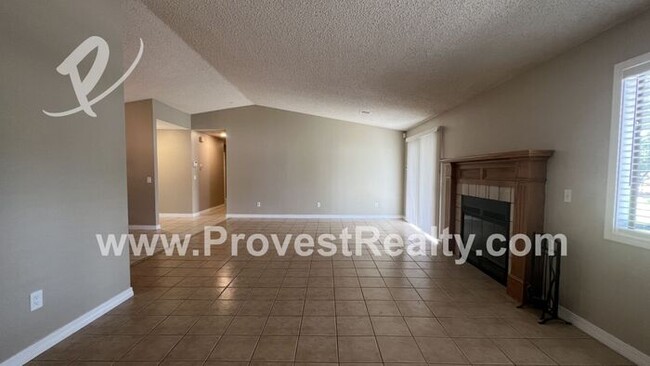 Building Photo - 3 Bed, 2 Bath Hesperia Home w/ Pool!!!