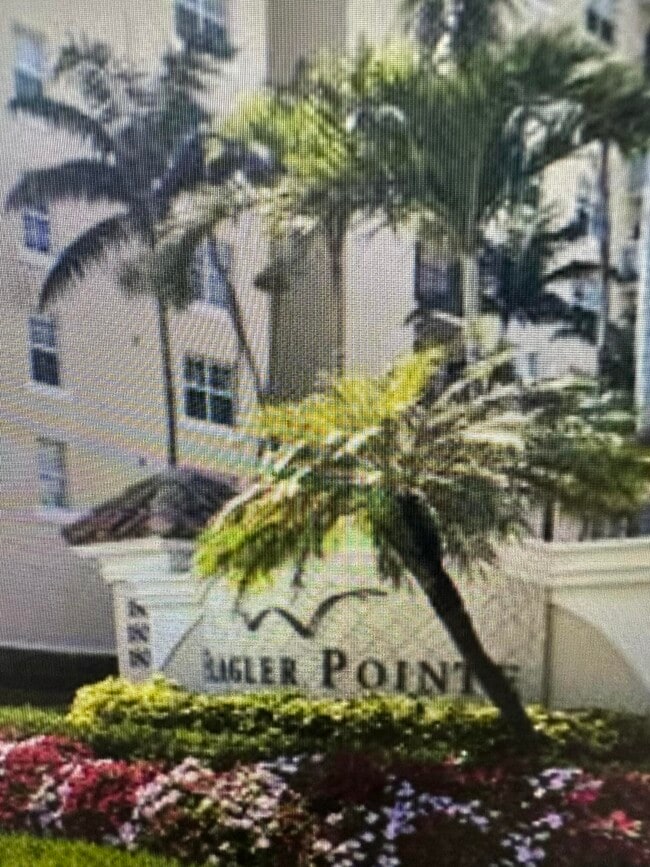 Building Photo - 1801 N Flagler Dr