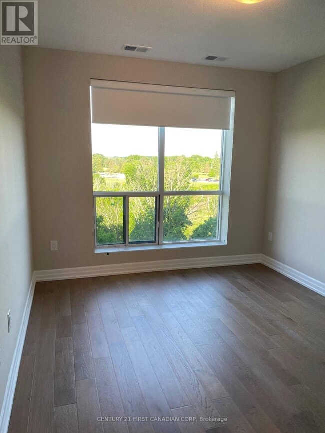 Photo du bâtiment - 460-460 Callaway Rd