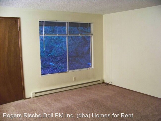 Building Photo - 112 E Henni Rd