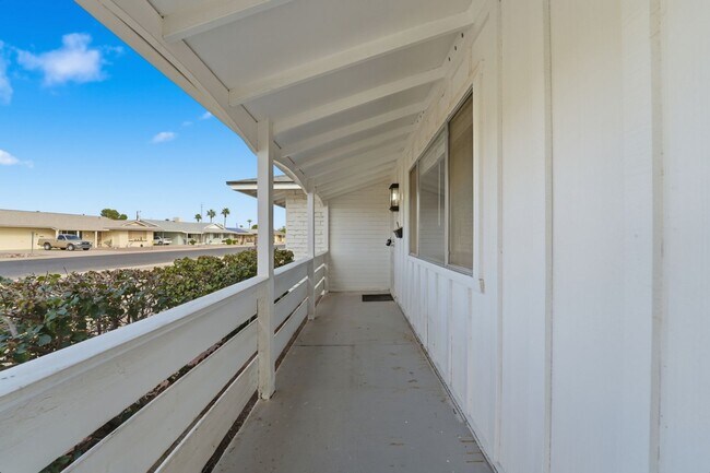 Building Photo - Comfortable 2-Bed Sun City Retreat with Vinyl Flooring & Fresh Paint