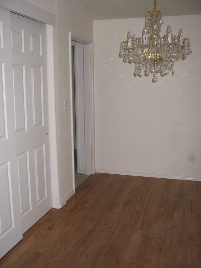 Building Photo - 621 SE 136th Ave
