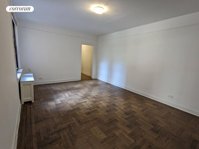 Foto del edificio - 779 Riverside Dr