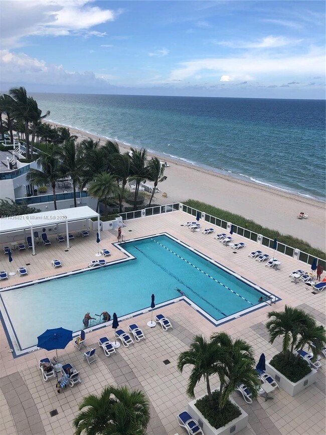 Building Photo - 2751 S Ocean Dr