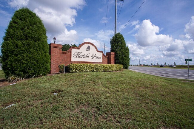 Building Photo - Pool Home in Florida Pines | Pool Service Included