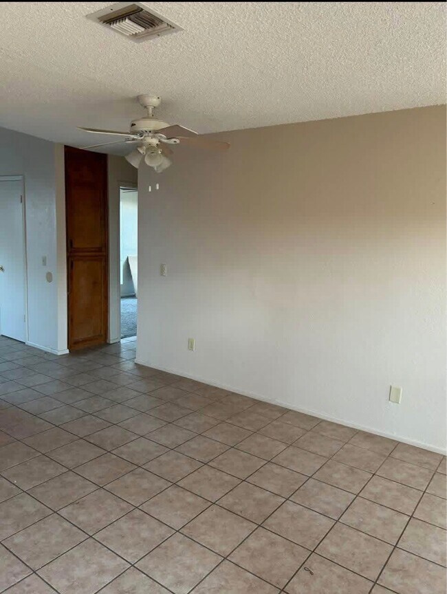 Foto del edificio - 2114 S Walnut Ave