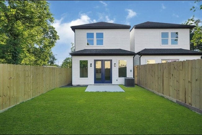 Building Photo - 7825 Colonial Ln
