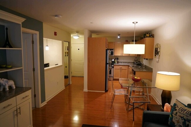 Building Photo - Quaker Green Professional Condo