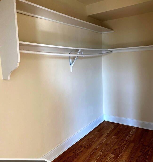 Building Photo - 3335 W Diversey Ave