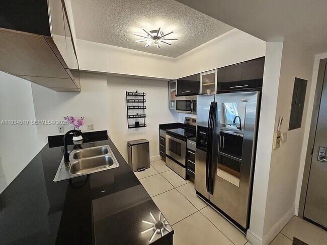 Foto del edificio - 1750 N Bayshore Dr