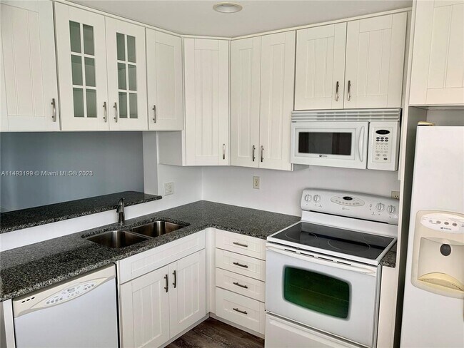 Building Photo - 1197 Washington Cir