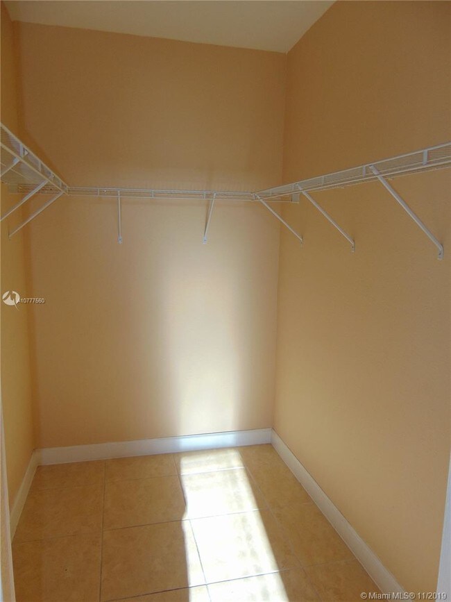 Foto del edificio - 1663 SE 27th Dr