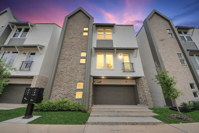 Building Photo - 783 Mansfield St