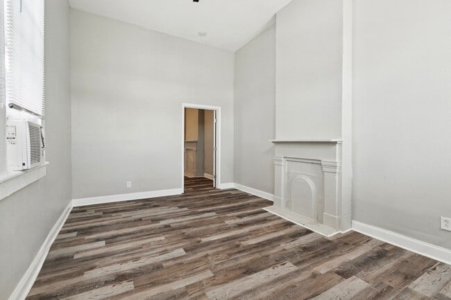 Building Photo - 910-912 N Prieur St