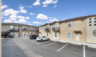 Building Photo - 512 Center Way