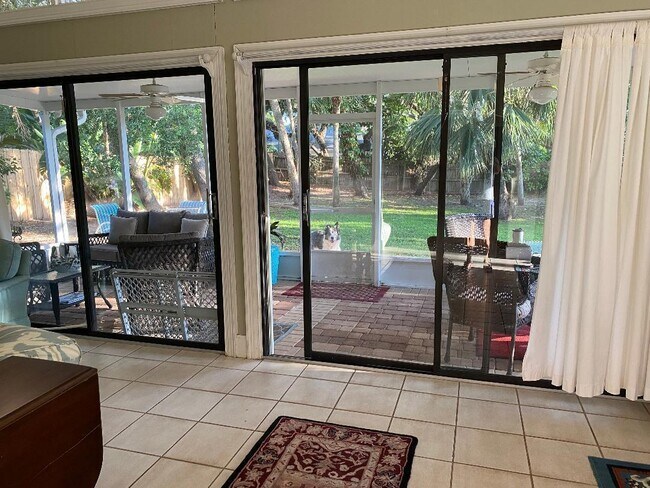 Foto del edificio - 837 Seminole Ln