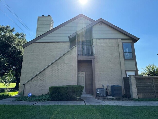 Building Photo - 8523 Sands Point Dr