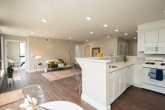 Foto del edificio - 242 Beacon Ave