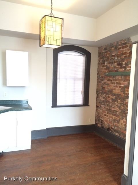 Building Photo - 358 S Elm St