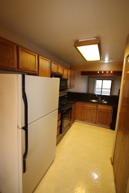 Building Photo - 2 Bedroom Condo on a Lake!