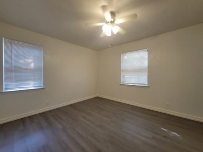 Building Photo - 3824 Modlin St