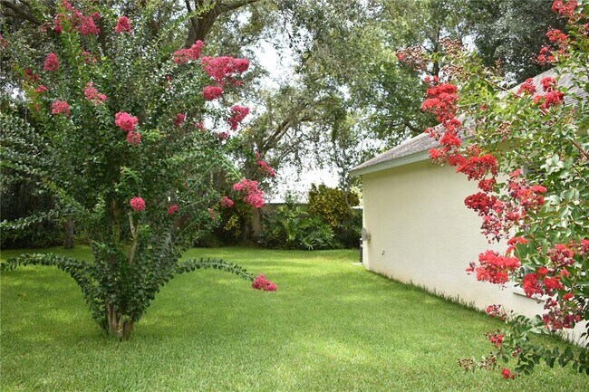 Foto del edificio - 2132 Brandon Park Cir
