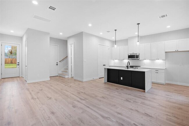 Foto del edificio - 6124 De Campo St
