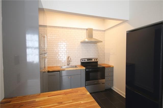 Building Photo - 1701 Prytania St