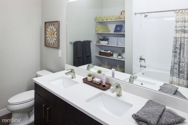 Foto del edificio - 2 br, 2 bath Apartment - 3033 E 1ST AVE