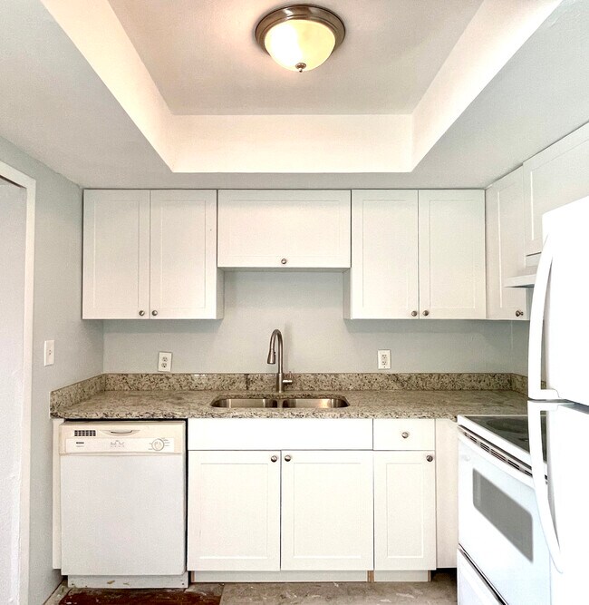 Kitchen - 6501 N Himes Ave