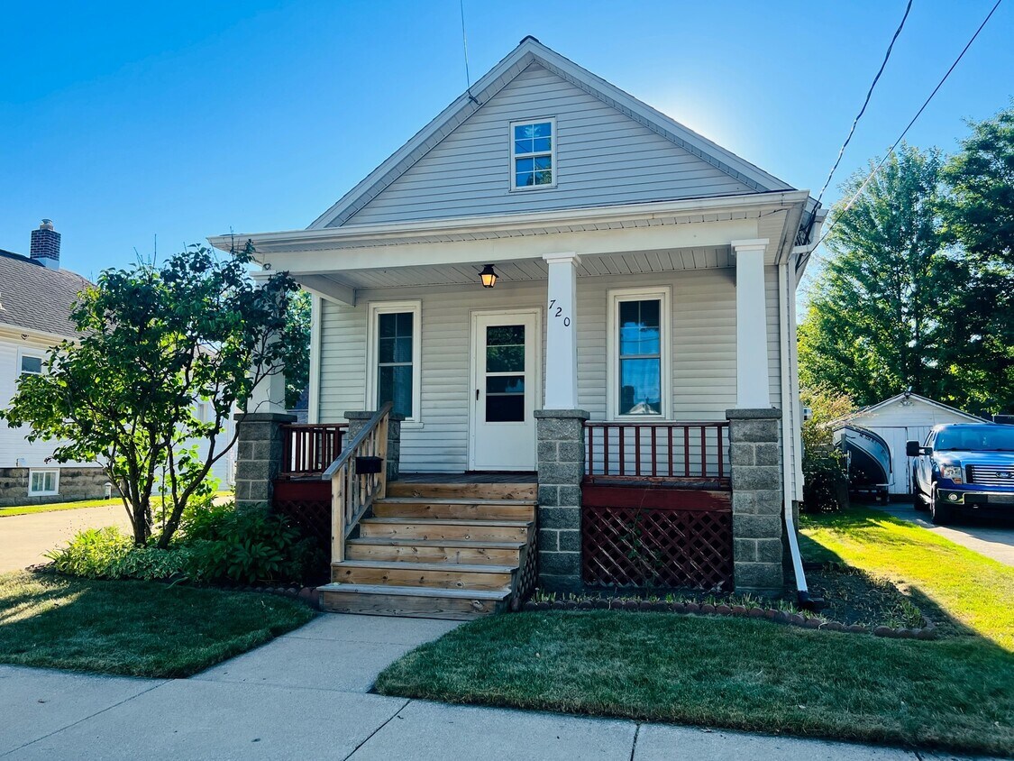 Primary Photo - 720 S Sherman St