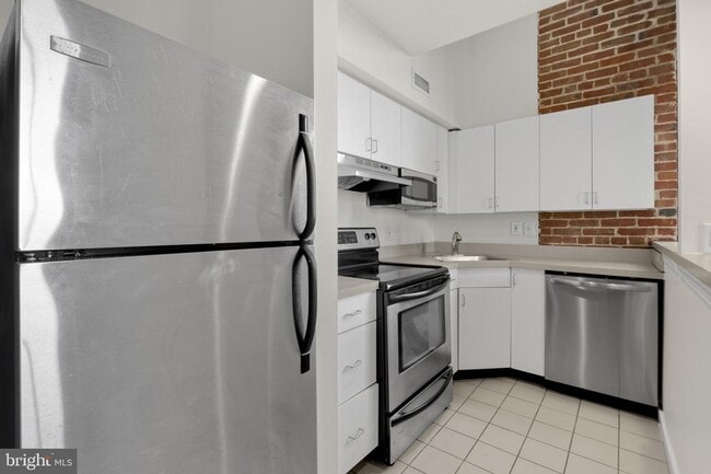 Building Photo - 303 Vine St