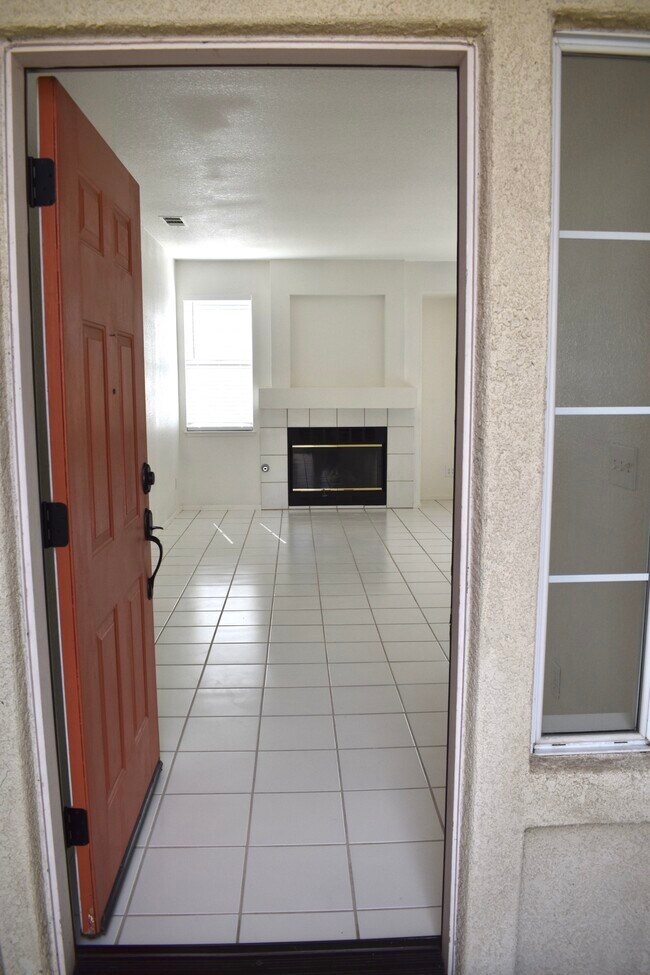 Building Photo - 3024 Carousel Cir