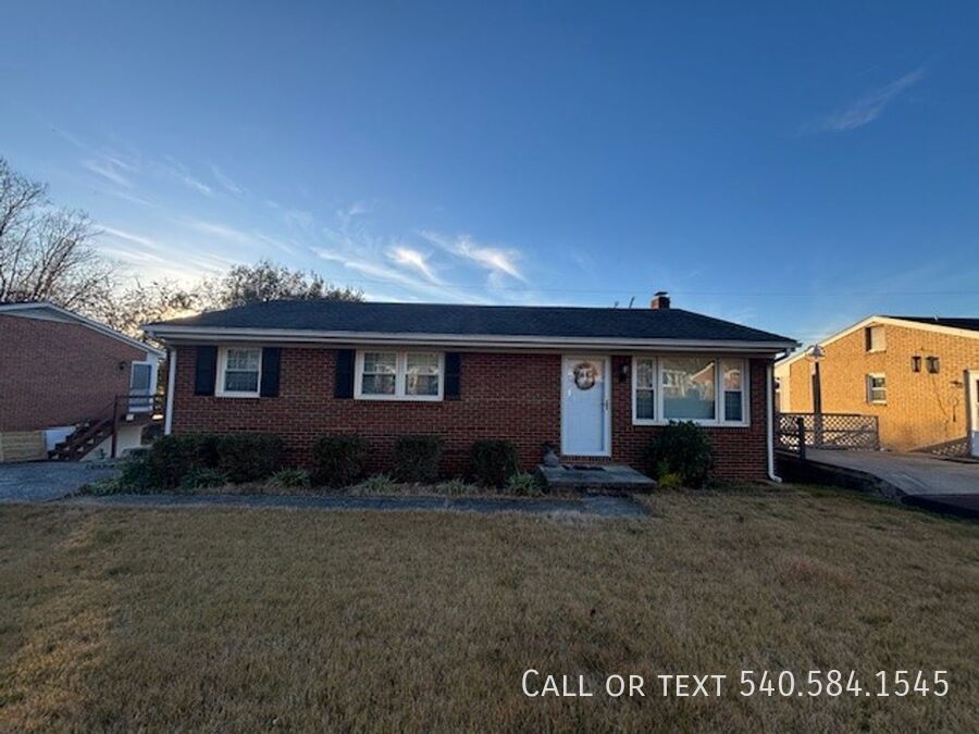 Foto principal - 4523 Long Acre Dr NE