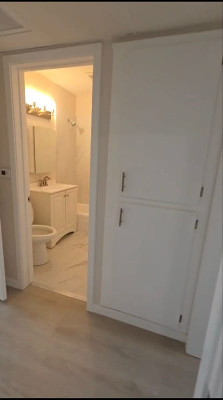 Building Photo - 1134 E Doran St