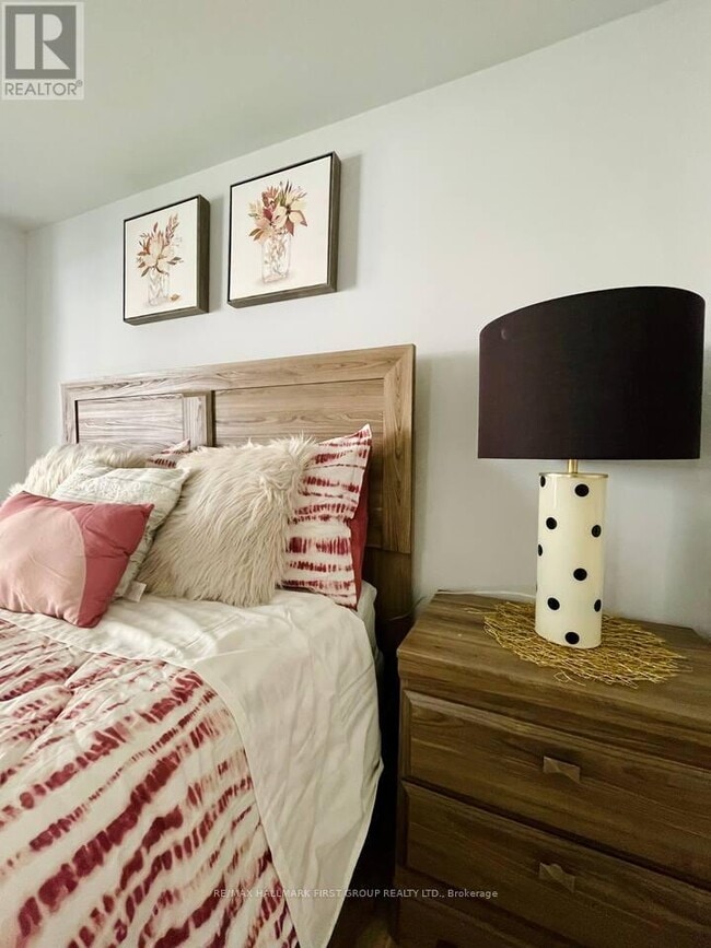 Building Photo - 1526 Bruny Ave