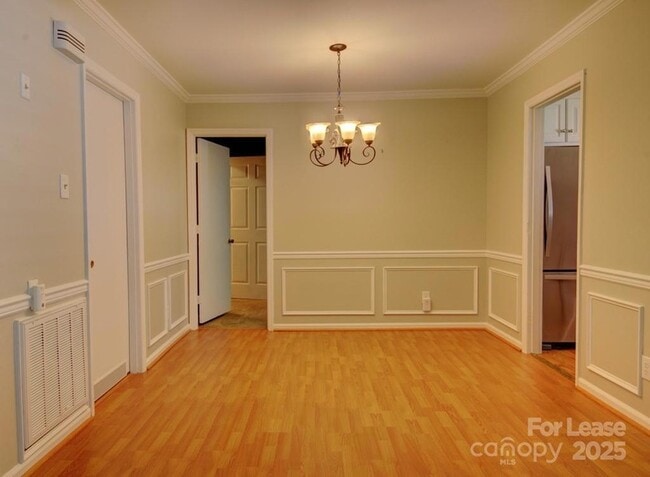 Foto del edificio - 6412 Tomahawk Ln