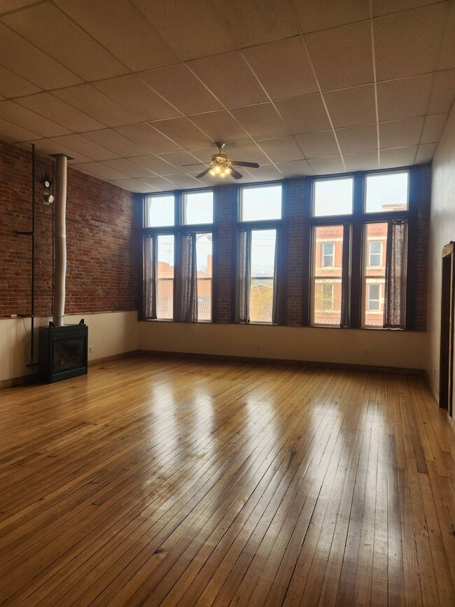 108 E Main St