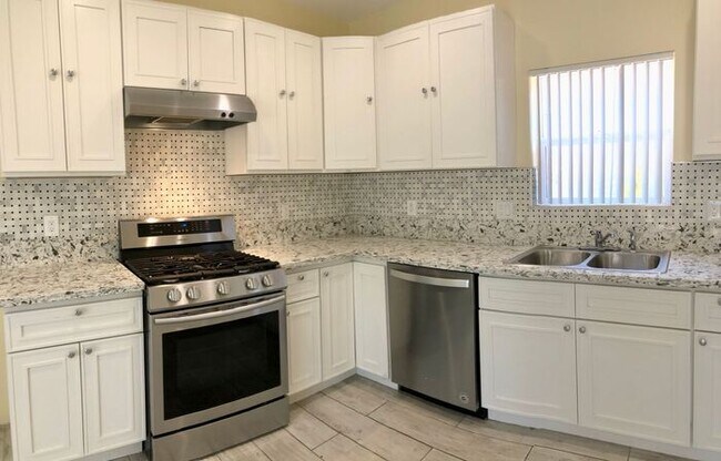 Foto del edificio - Modern Updated 2-Bedroom Pet-Friendly ADU!